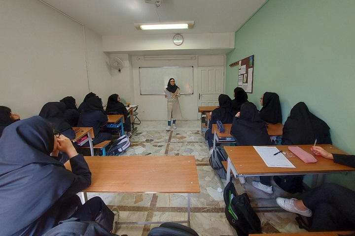 برگزاری جلسات مشاوره گروهی و شخصیت‌شناسی دانش‌آموزان دبیرستان
